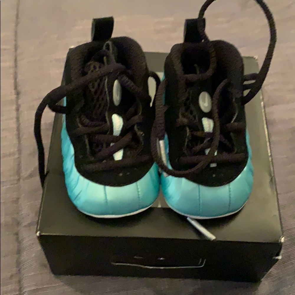 Infant foam posits